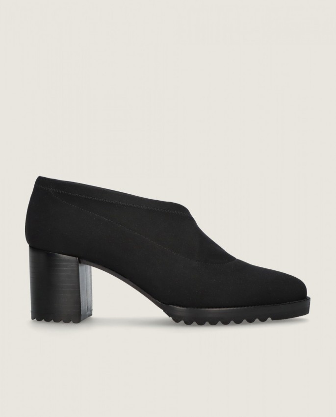 Cindy in Mascaro