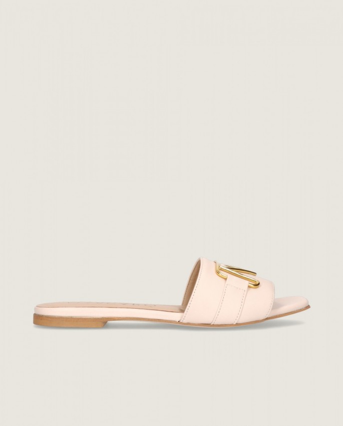 Julianne in Mascaro