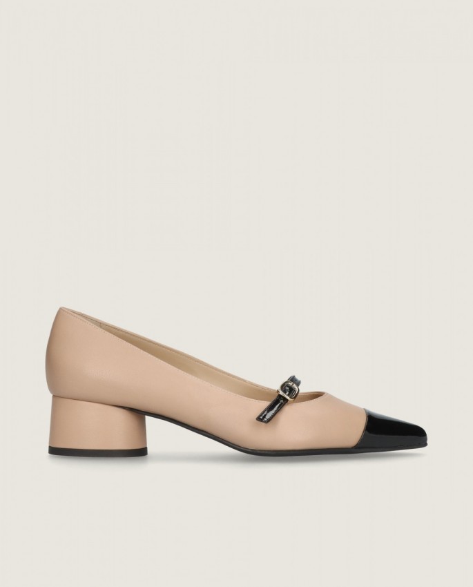 Holly in Mascaro