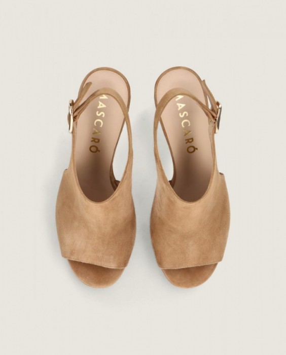 Ruth Mascaró in Mascaro