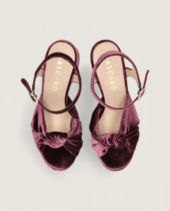 Ruth Mascaró in Mascaro