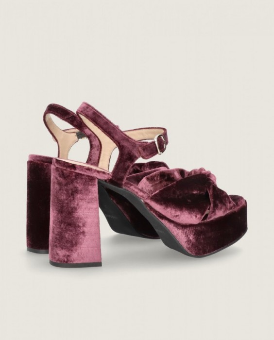 Ruth Mascaró in Mascaro