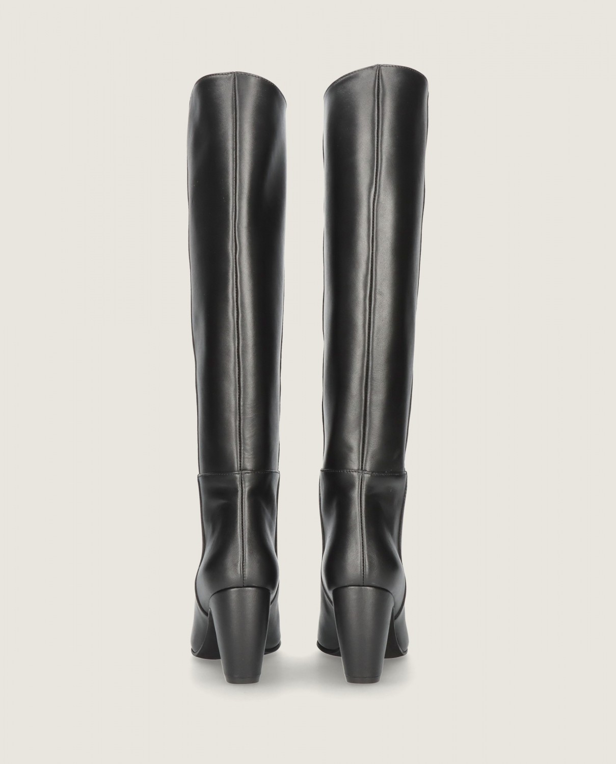 Emily Emily in Mascaro