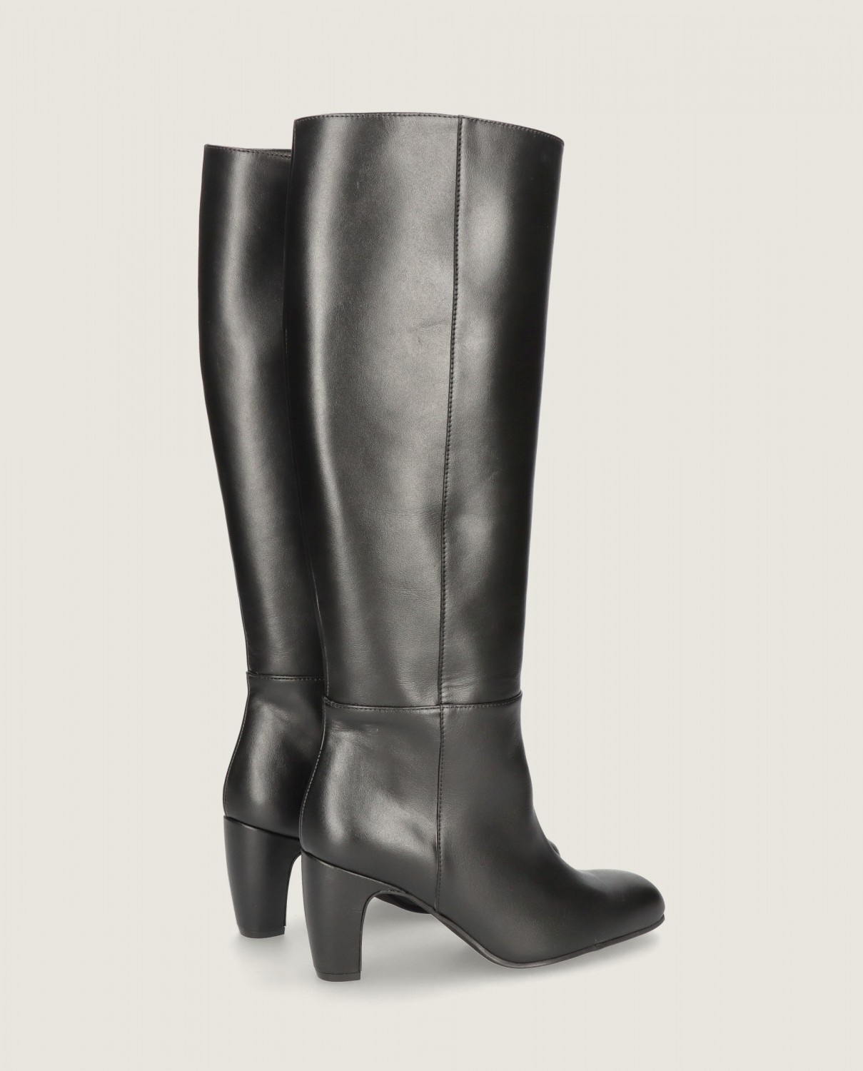 Emily Emily in Mascaro