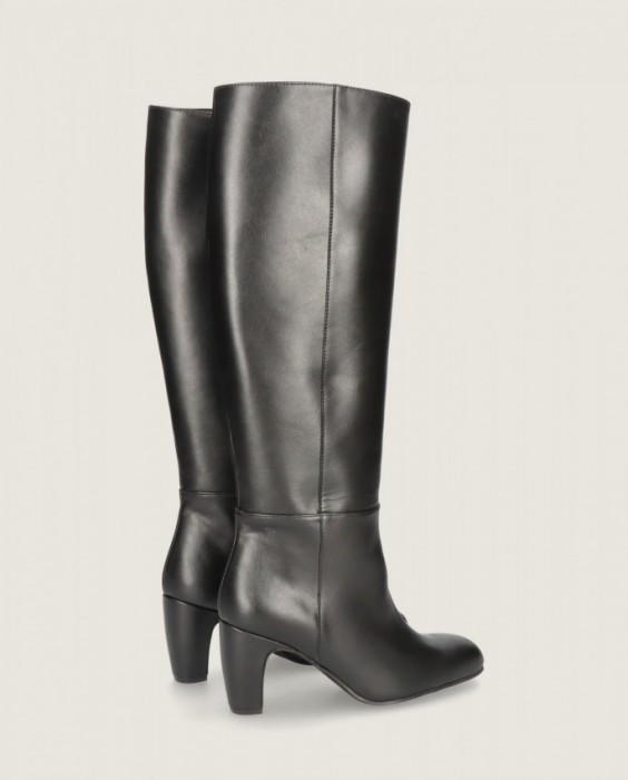 Emily Mascaró in Mascaro