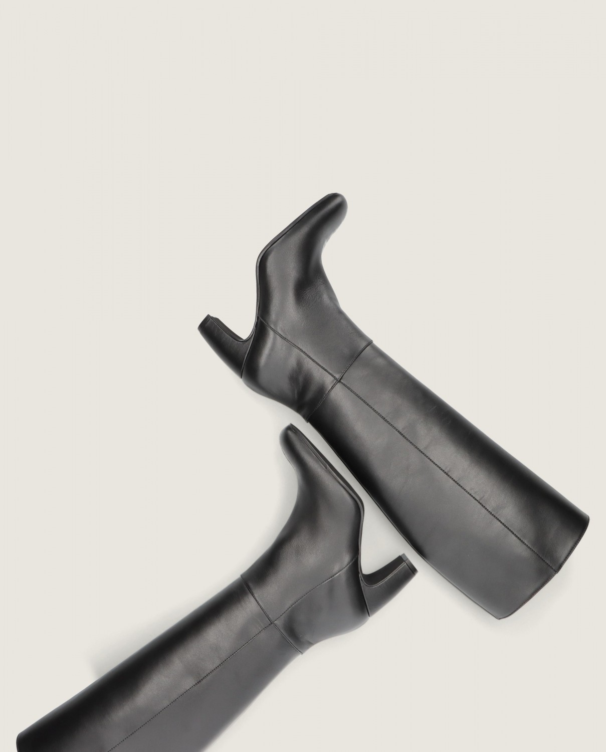 Emily Emily in Mascaro