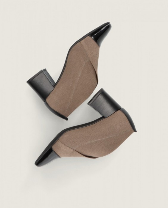 Anuk Mascaró in Mascaro