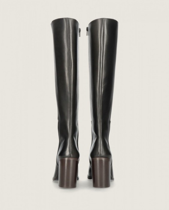 Asha Mascaró in Mascaro