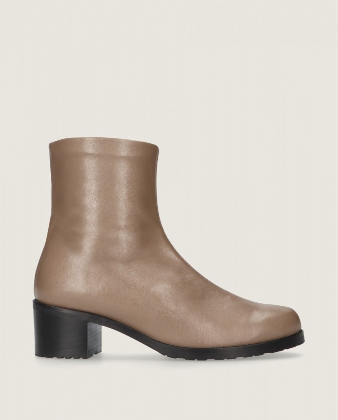 Claudette in Mascaro