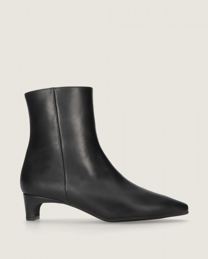 Greta in Mascaro