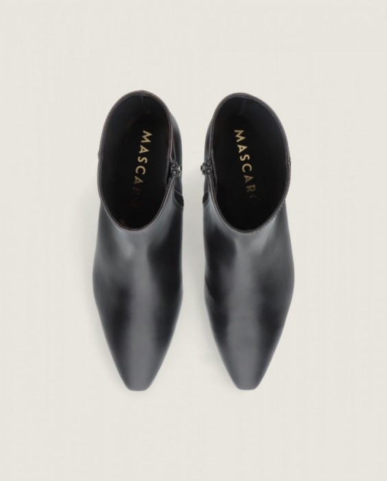 Greta Mascaró in Mascaro