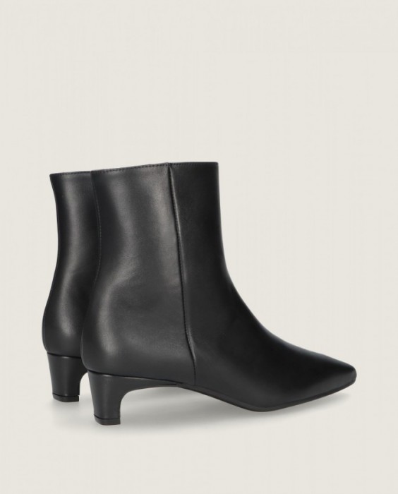 Greta Mascaró in Mascaro