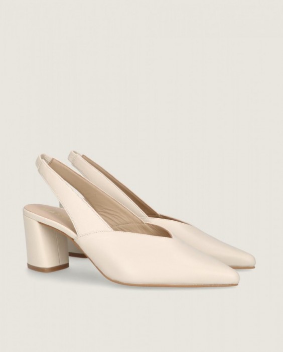 Phoebe Mascaró in Mascaro