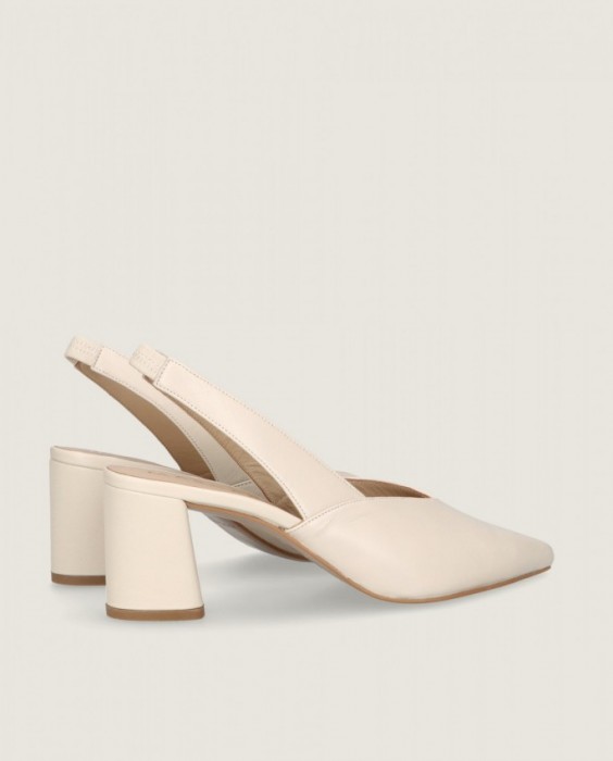 Phoebe Mascaró in Mascaro