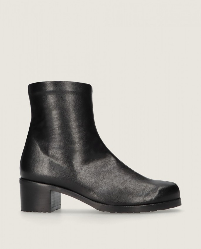 Claudette in Mascaro