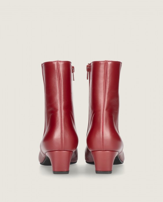 Greta Mascaró in Mascaro