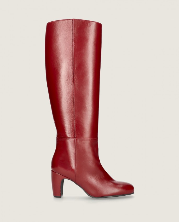 Emily in Mascaro