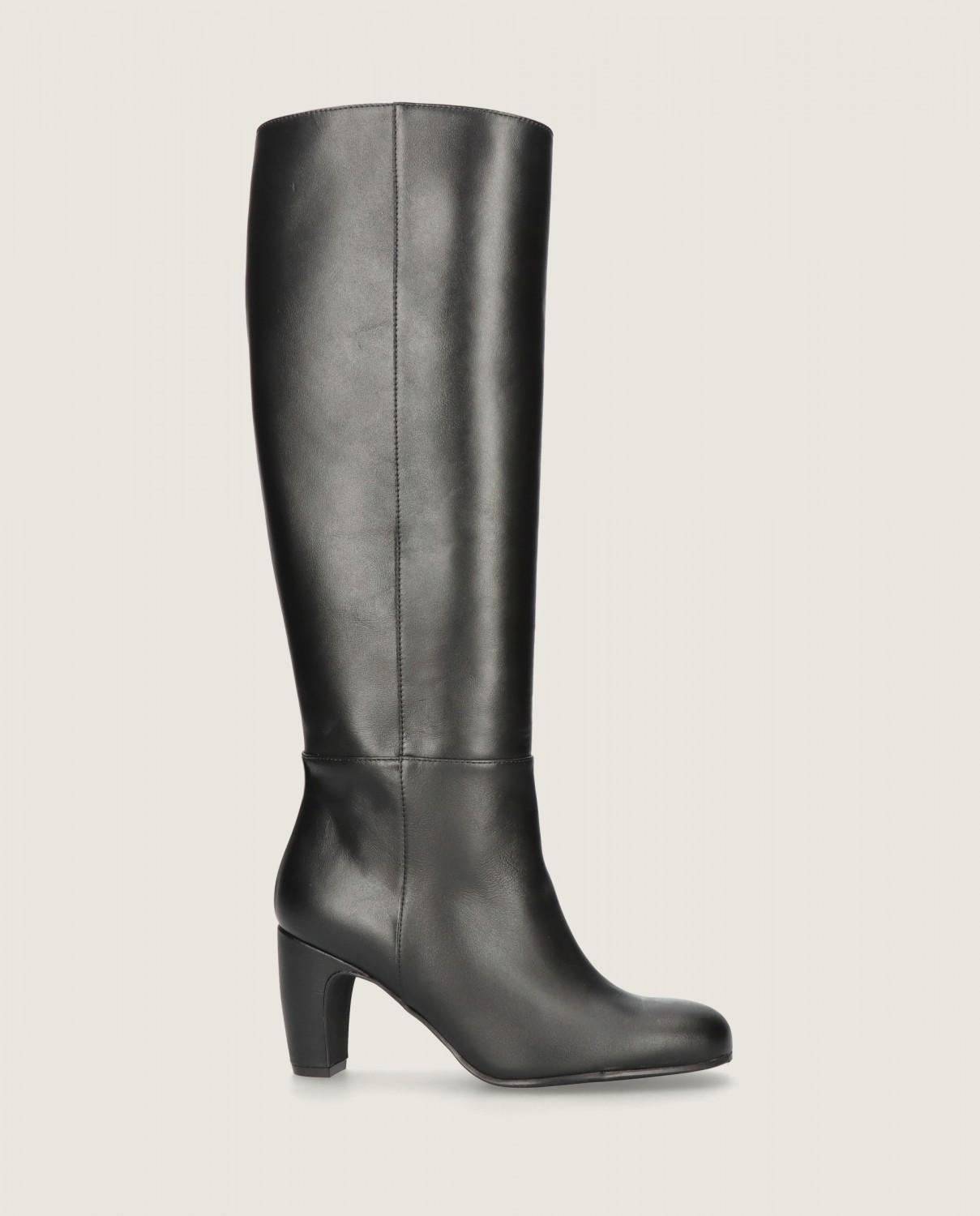 Emily Emily in Mascaro