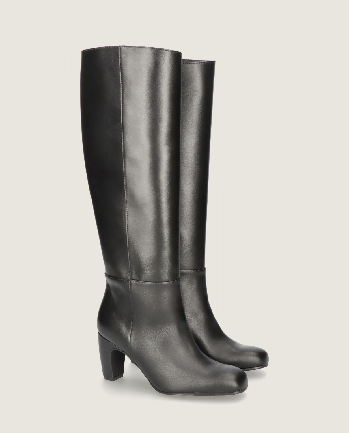 Emily Emily in Mascaro