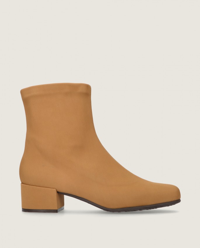 Milan in Mascaro