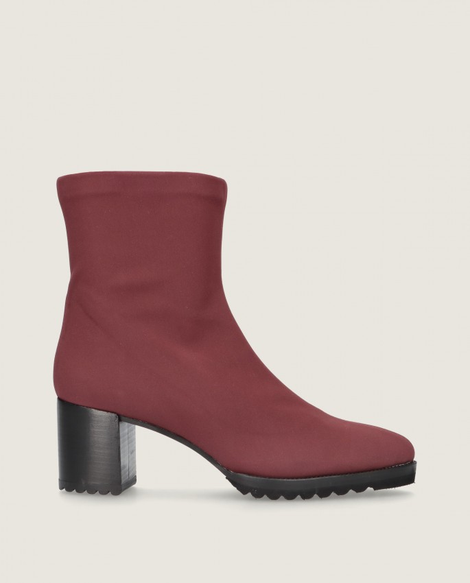 Cindy in Mascaro
