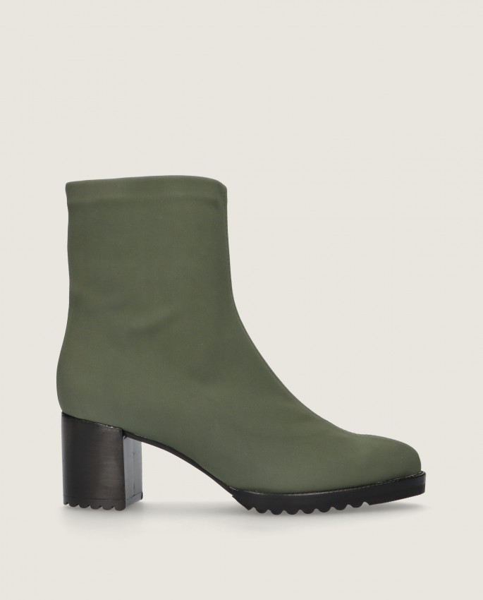 Cindy in Mascaro