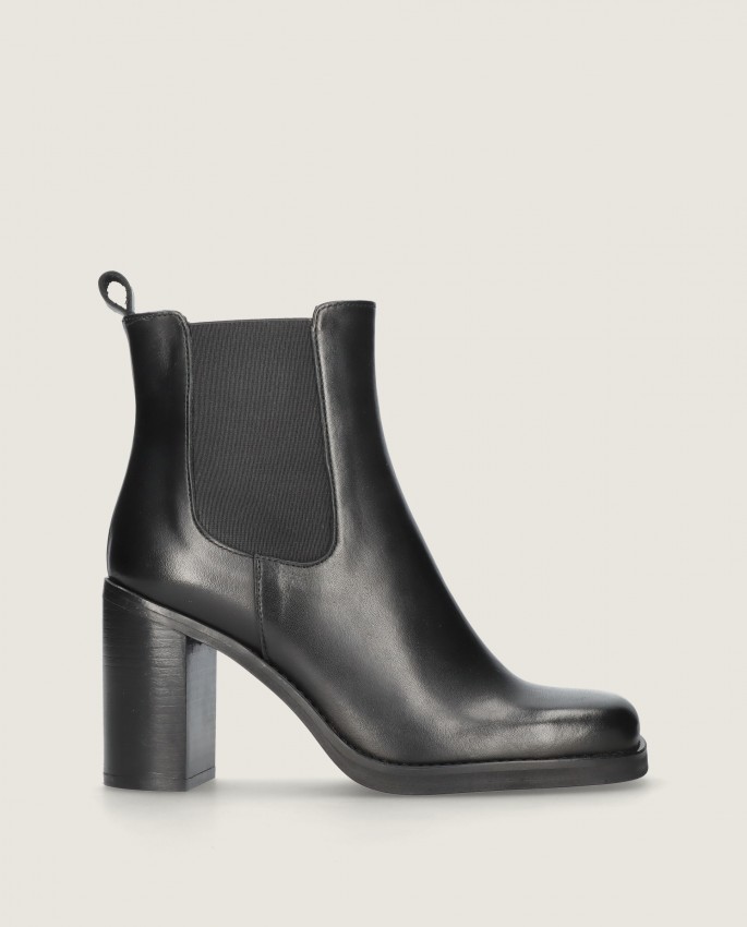 Asha in Mascaro