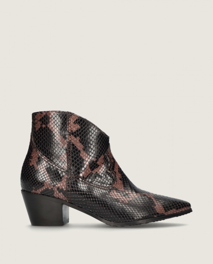 Fiona in Mascaro