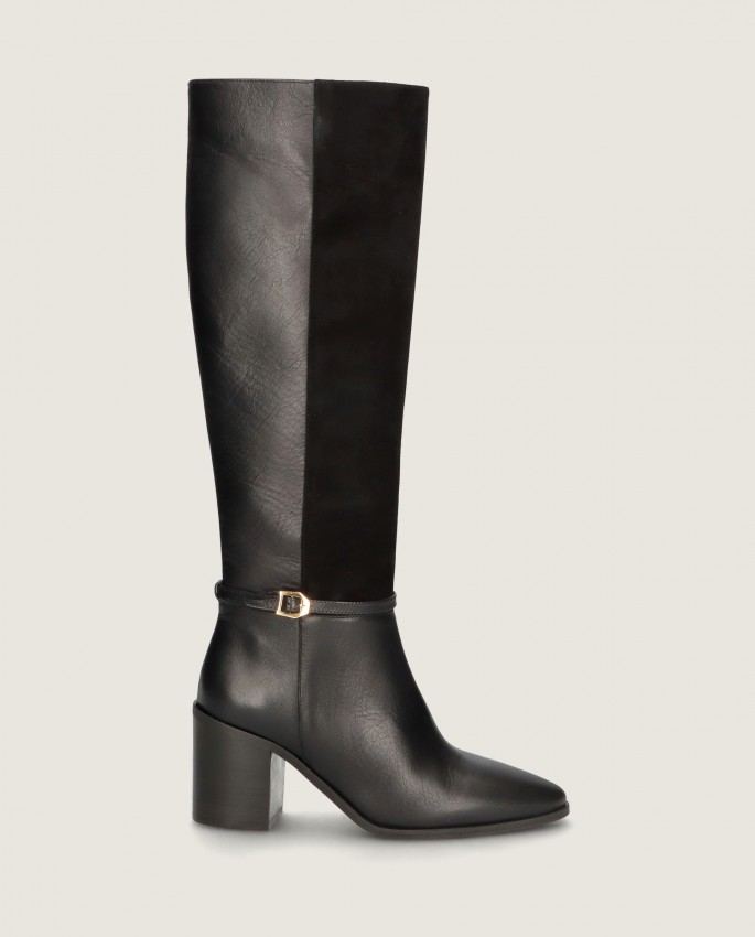 Carol in Mascaro