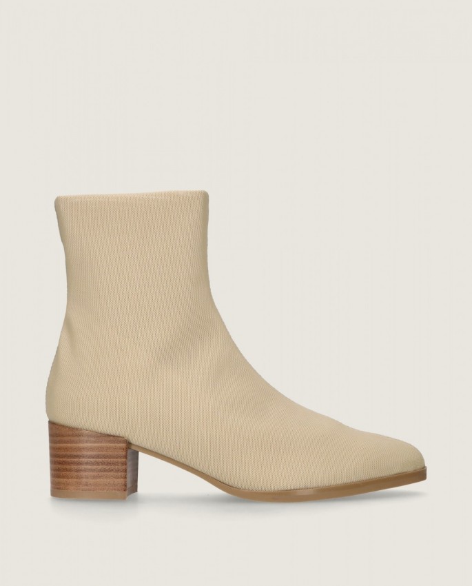 Sharon in Mascaro