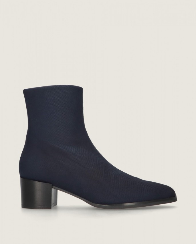 Sharon in Mascaro