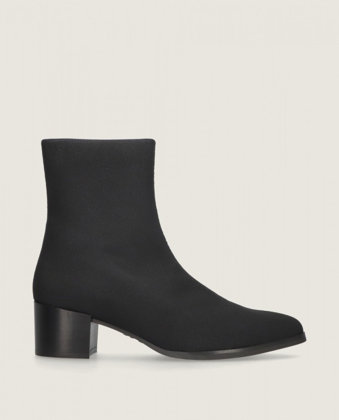 Sharon in Mascaro