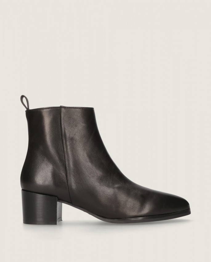 Sharon in Mascaro