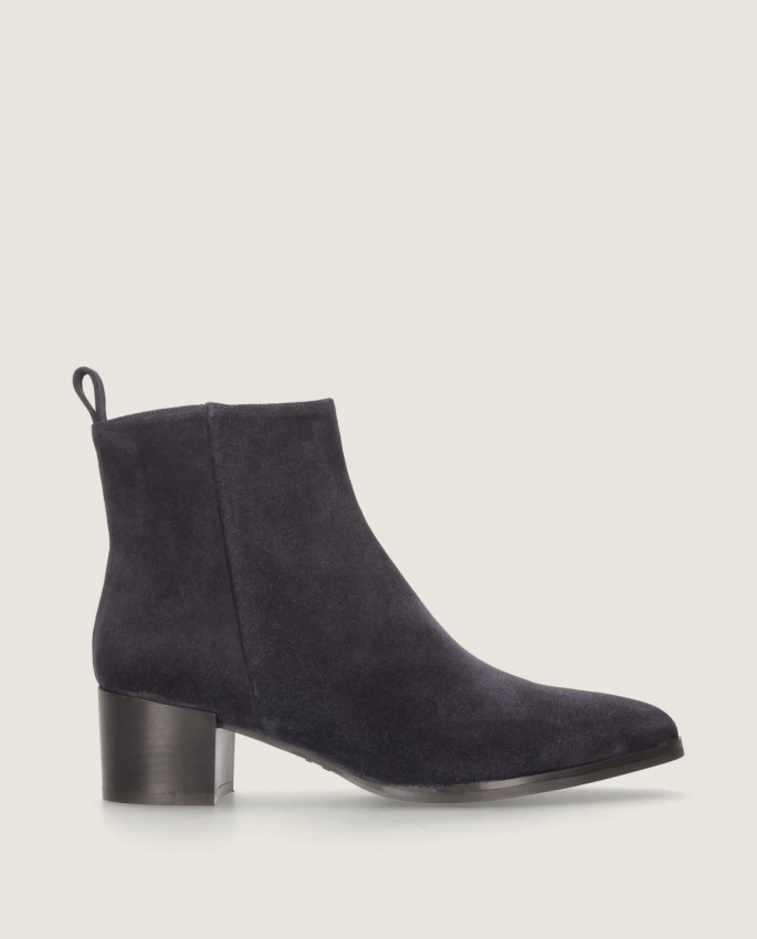 Sharon in Mascaro
