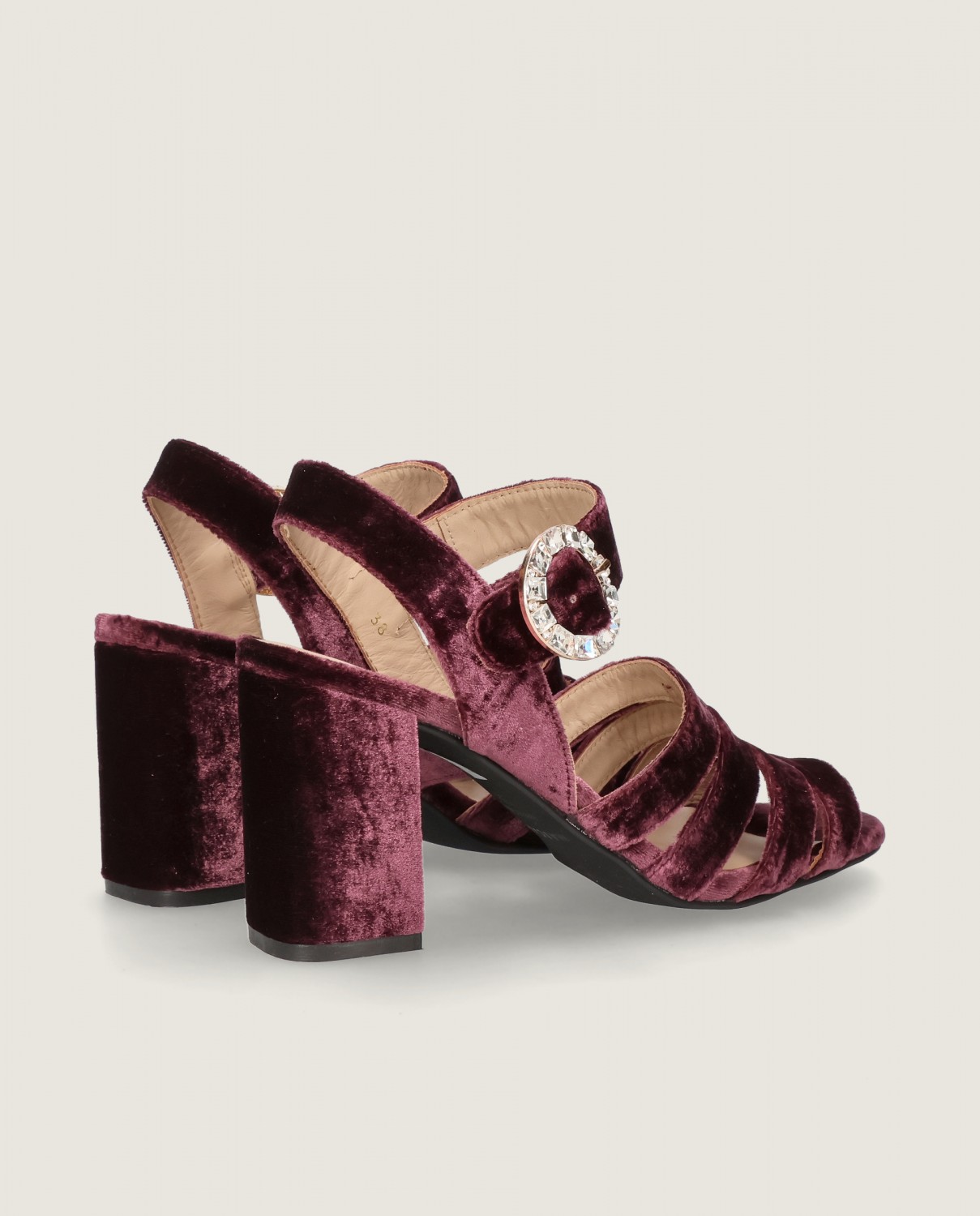 Ruth Ruth in Mascaro